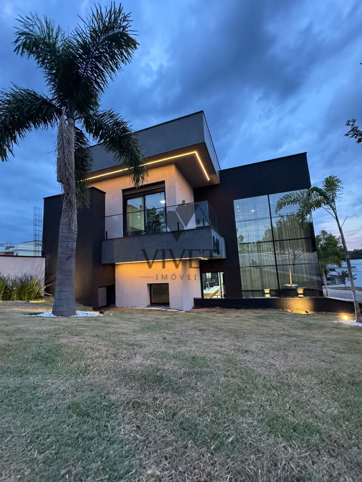 Casa de Condomínio à venda com 3 quartos, 270m² - Foto 1