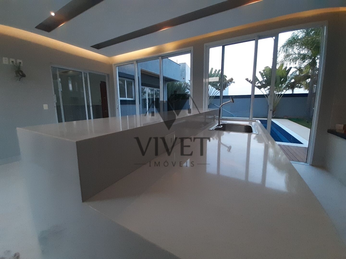 Casa de Condomínio à venda com 4 quartos, 400m² - Foto 9