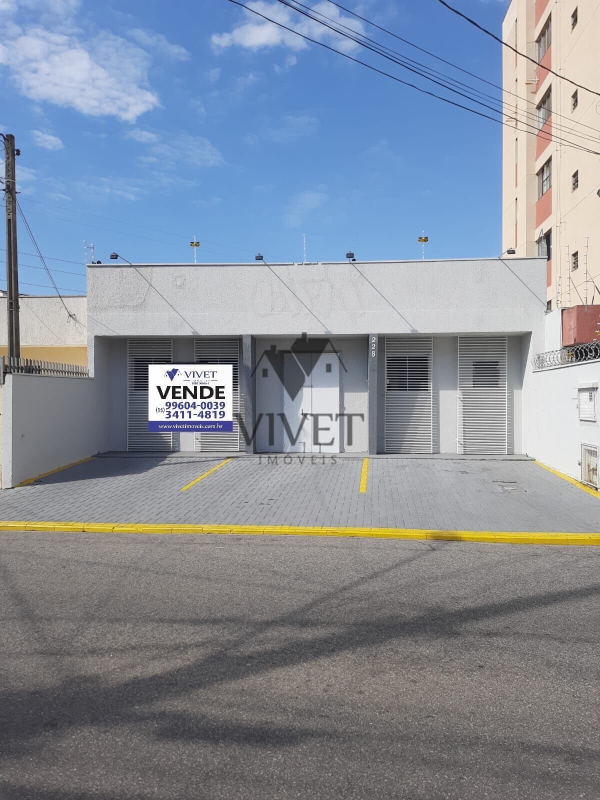 Casa à venda com 4 quartos, 187m² - Foto 1