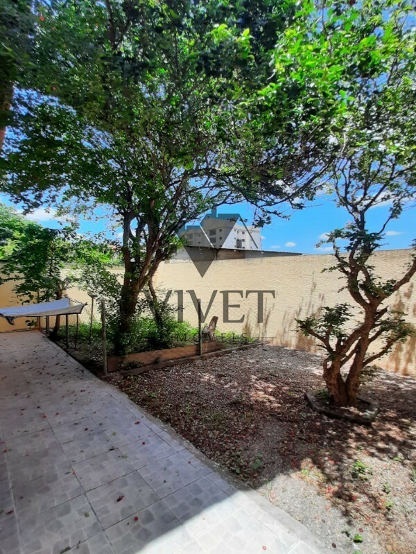Casa à venda com 3 quartos, 260m² - Foto 3