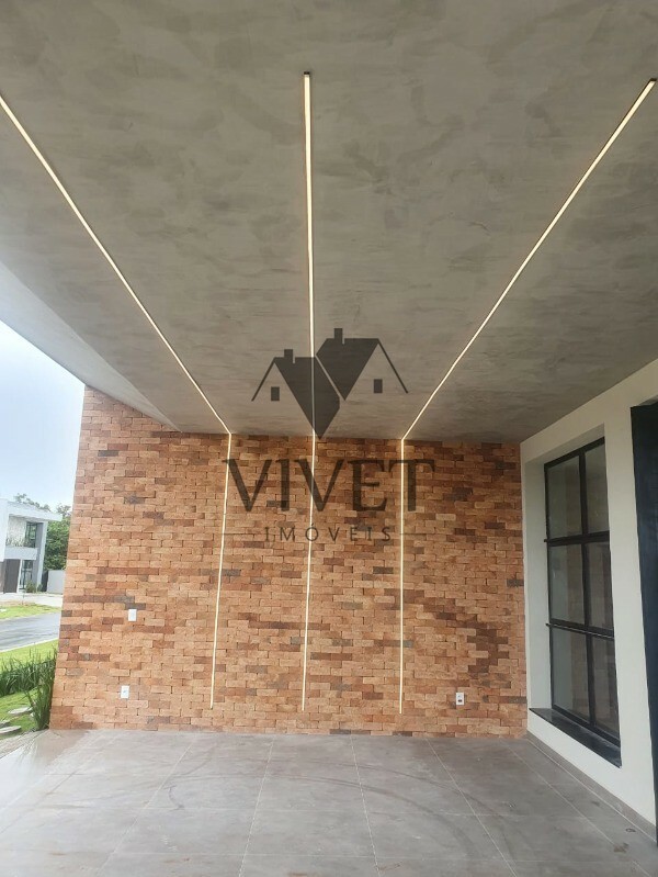 Casa de Condomínio à venda com 3 quartos, 234m² - Foto 2