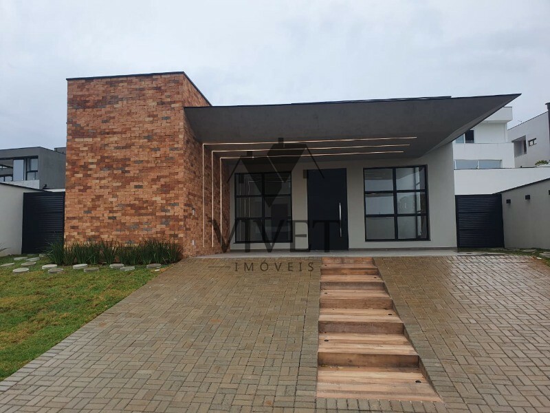 Casa de Condomínio à venda com 3 quartos, 234m² - Foto 1