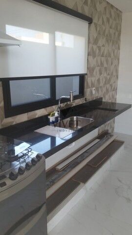 Casa de Condomínio à venda com 3 quartos, 260m² - Foto 3