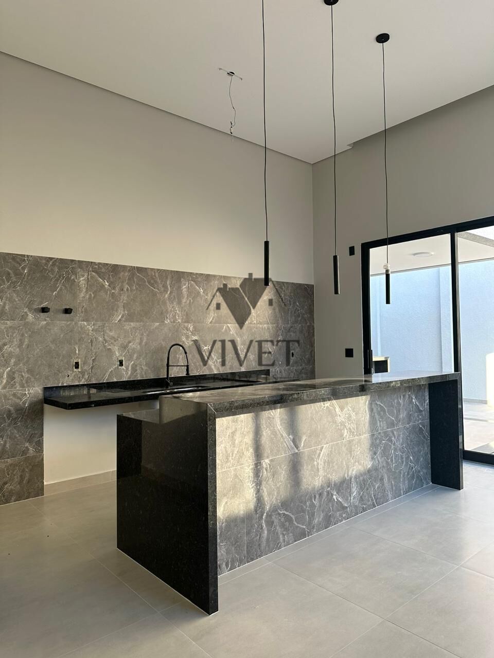 Casa de Condomínio à venda com 3 quartos, 260m² - Foto 2