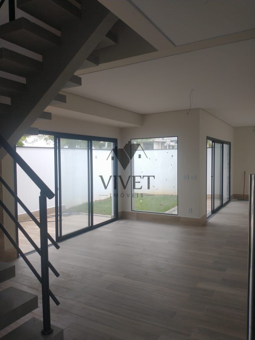Casa de Condomínio à venda com 3 quartos, 168m² - Foto 2