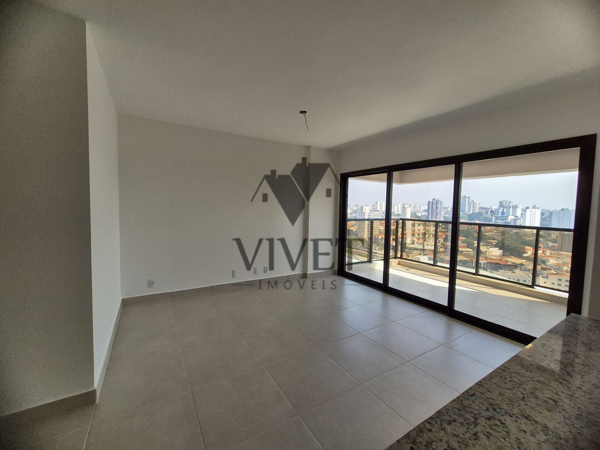Apartamento à venda com 3 quartos, 107m² - Foto 1