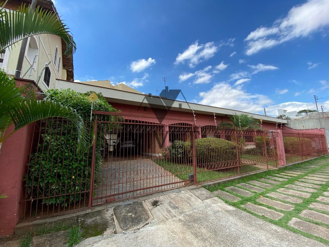 Casa à venda com 4 quartos, 370m² - Foto 2