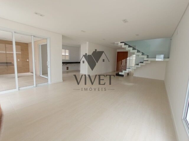 Casa de Condomínio à venda com 3 quartos, 251m² - Foto 4