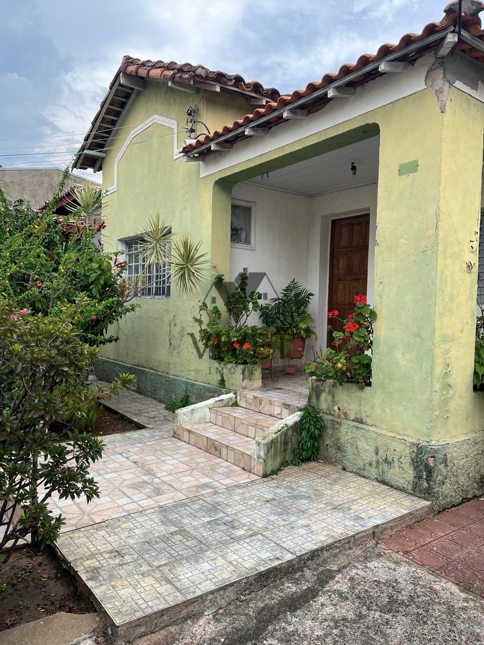 Casa à venda com 5 quartos, 215m² - Foto 2