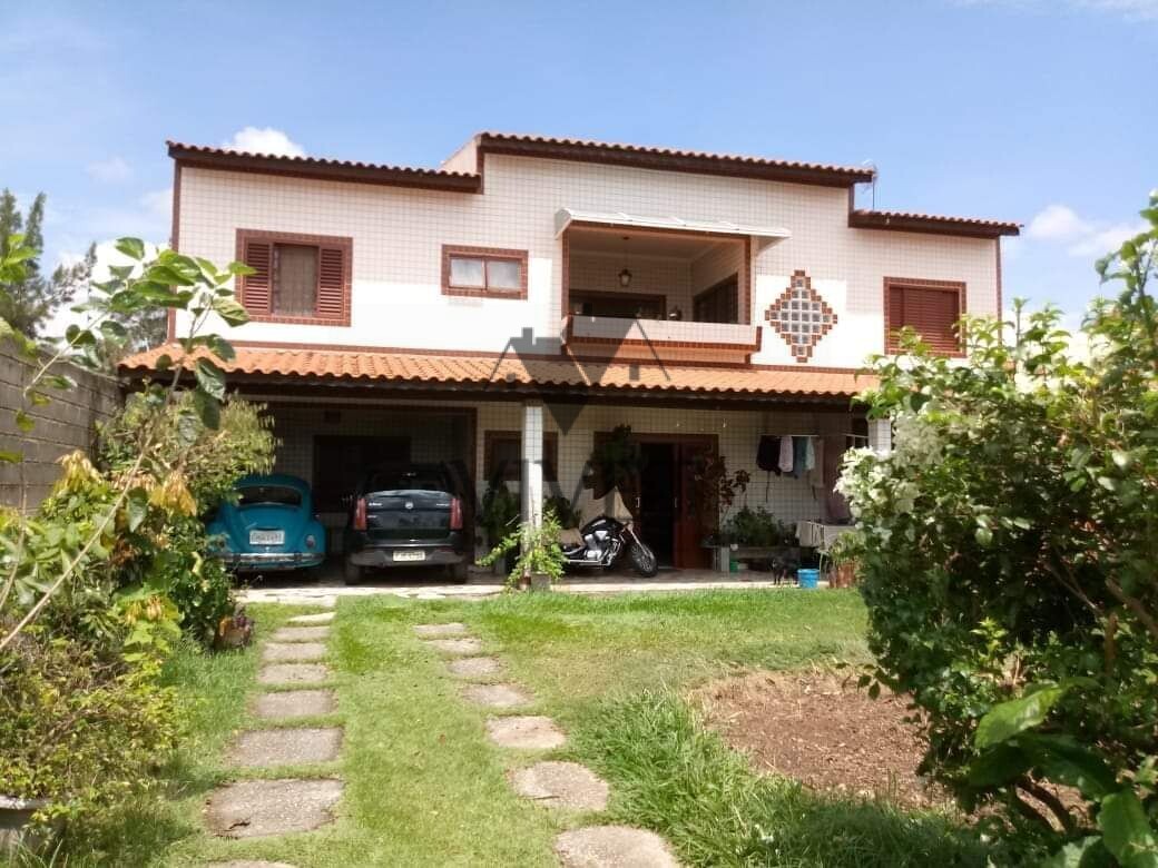 Casa de Condomínio à venda com 3 quartos, 230m² - Foto 1