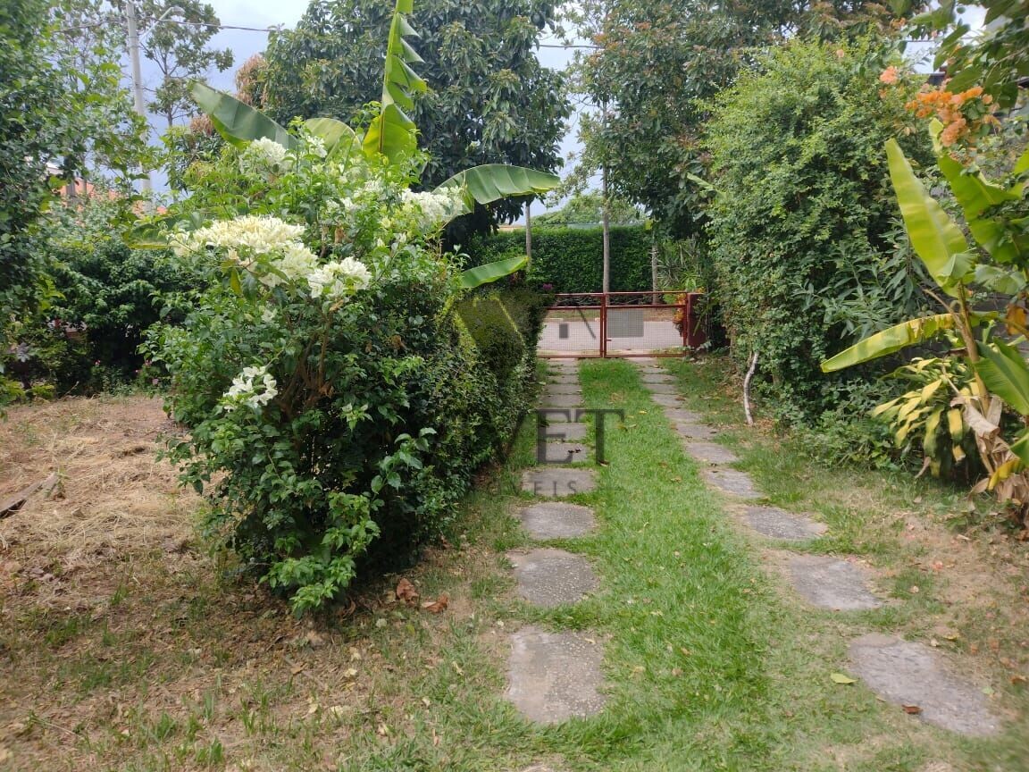 Casa de Condomínio à venda com 3 quartos, 230m² - Foto 2