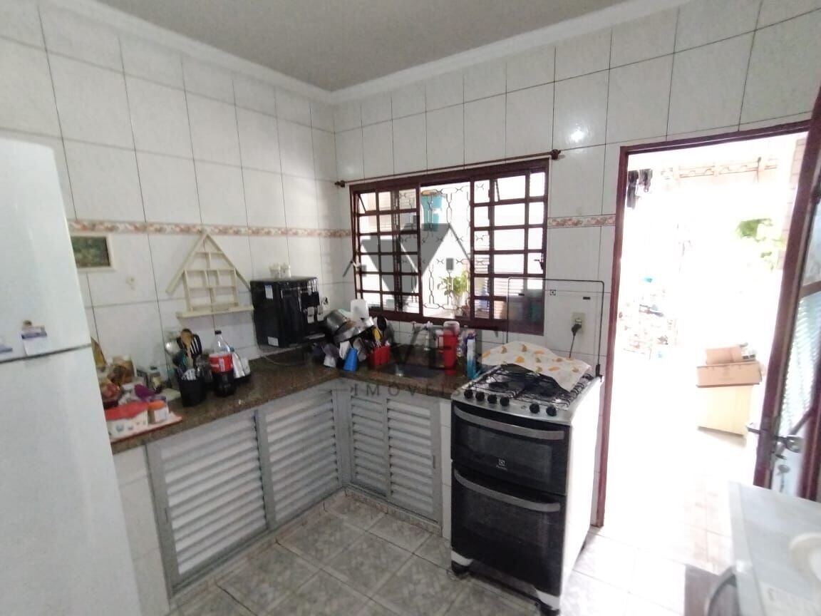 Casa de Condomínio à venda com 3 quartos, 230m² - Foto 4