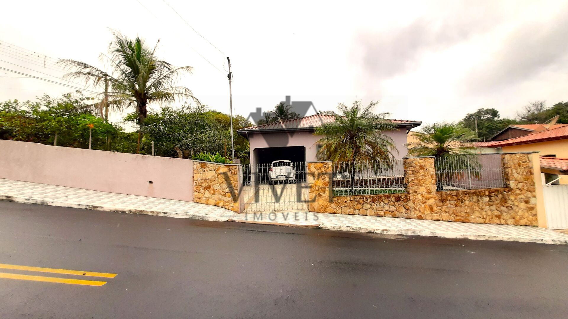 Casa à venda com 2 quartos, 214m² - Foto 1
