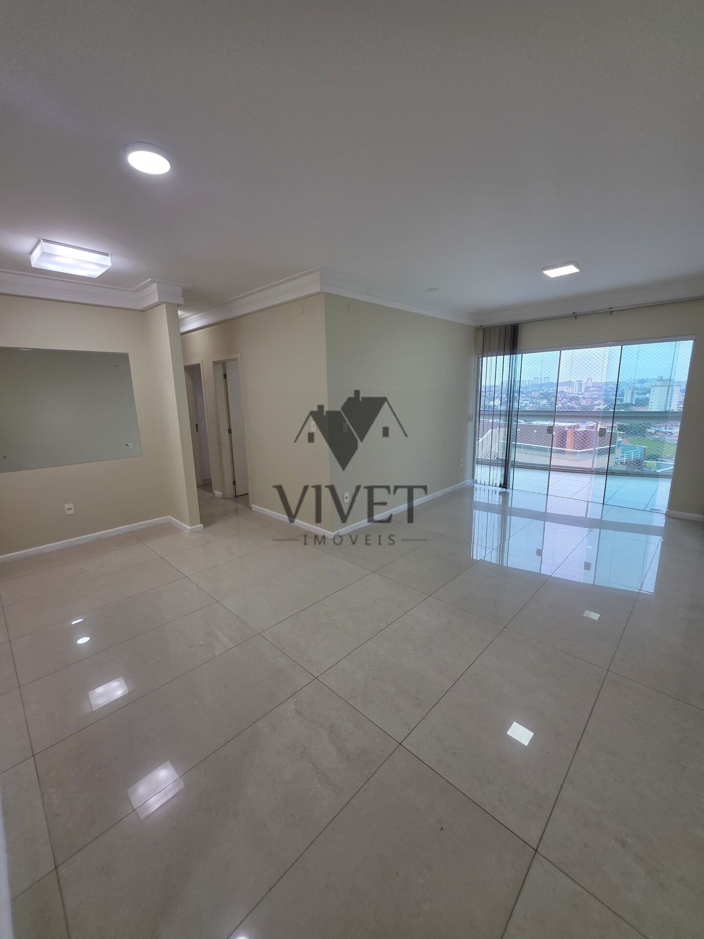 Apartamento à venda com 3 quartos, 145m² - Foto 1