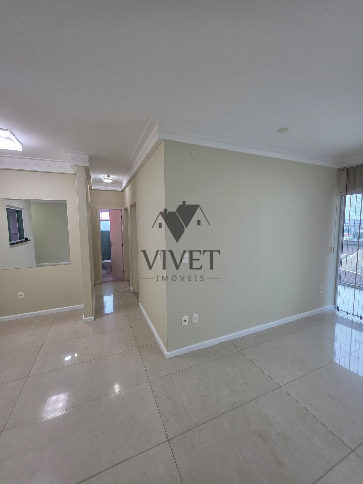 Apartamento à venda com 3 quartos, 145m² - Foto 2