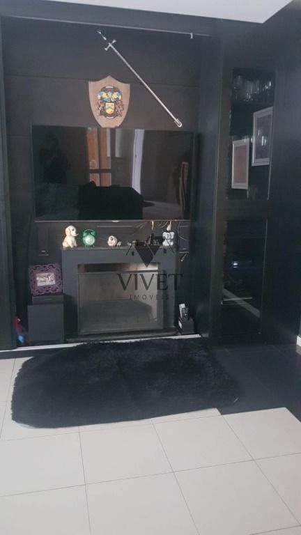 Casa de Condomínio à venda com 4 quartos, 300m² - Foto 2