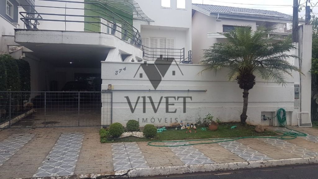 Casa de Condomínio à venda com 4 quartos, 300m² - Foto 1