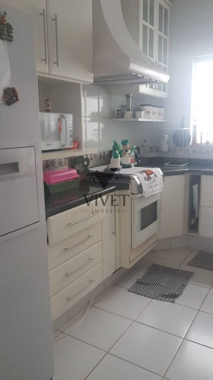 Casa de Condomínio à venda com 4 quartos, 300m² - Foto 3