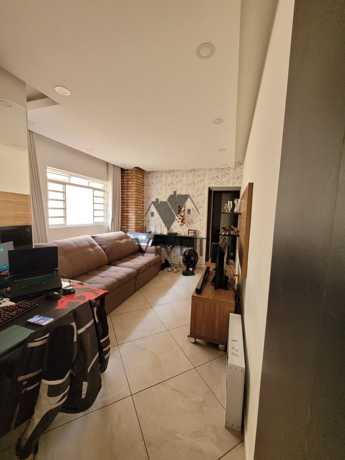 Casa à venda com 4 quartos, 253m² - Foto 2