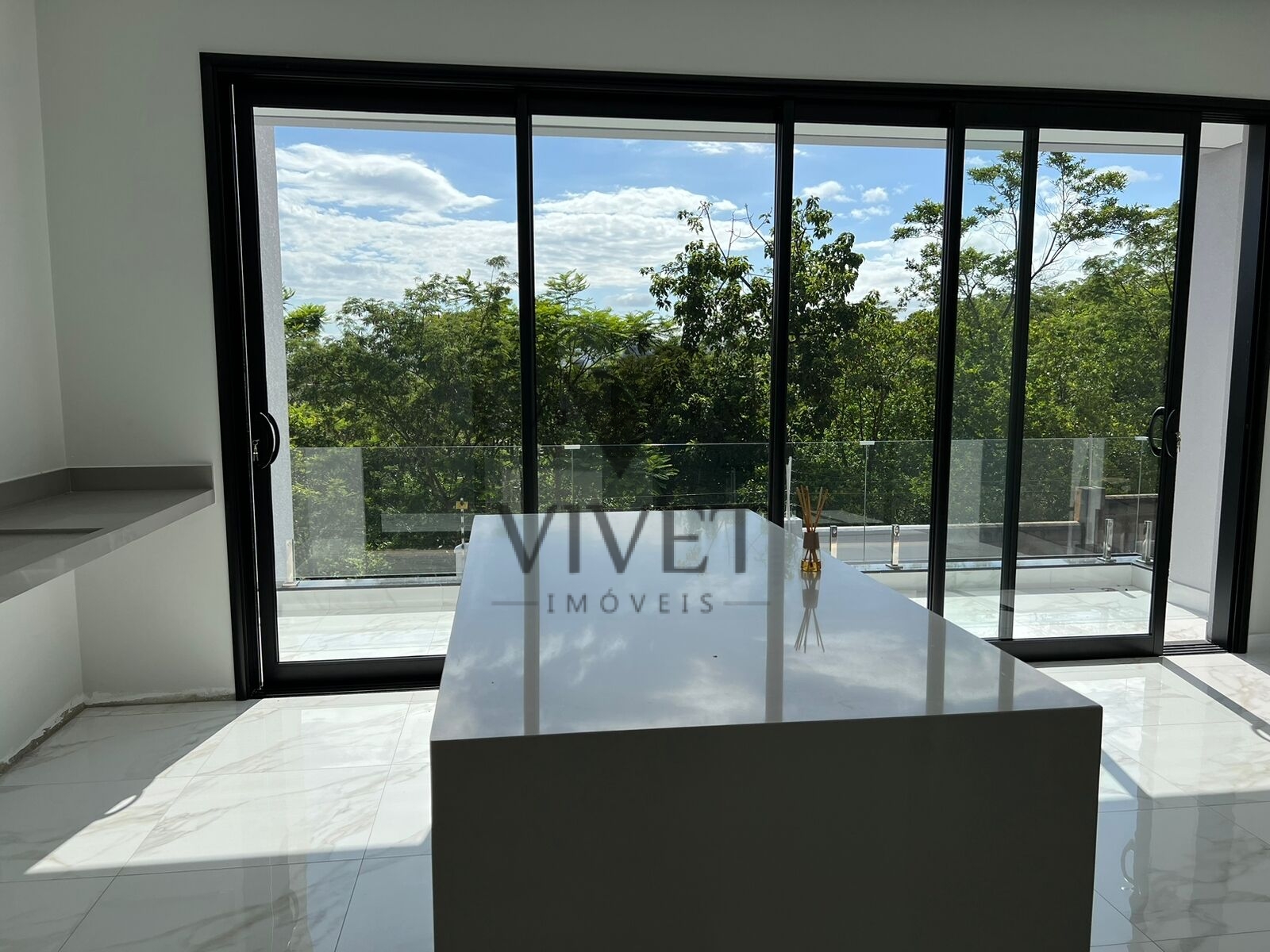 Casa de Condomínio à venda com 3 quartos, 300m² - Foto 2
