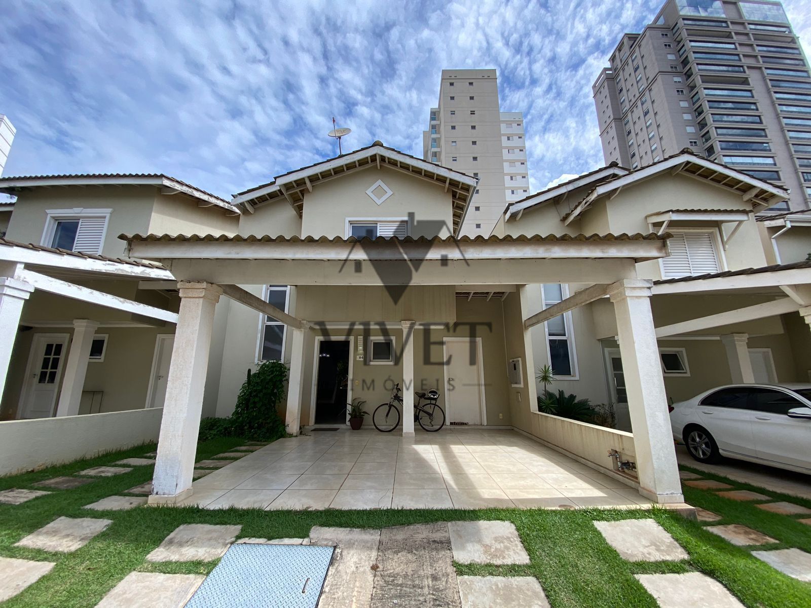 Casa de Condomínio à venda com 3 quartos, 133m² - Foto 1