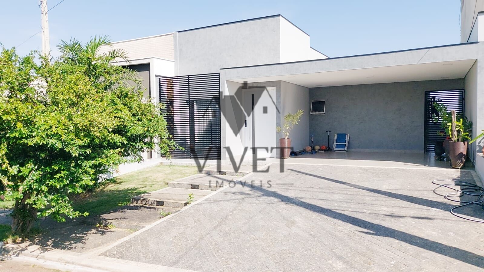 Casa de Condomínio à venda com 3 quartos, 150m² - Foto 1