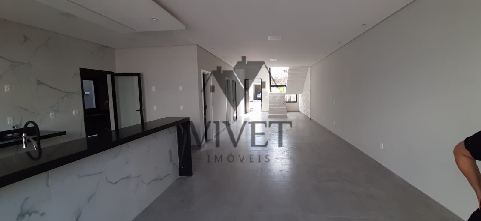 Casa de Condomínio à venda com 3 quartos, 250m² - Foto 2
