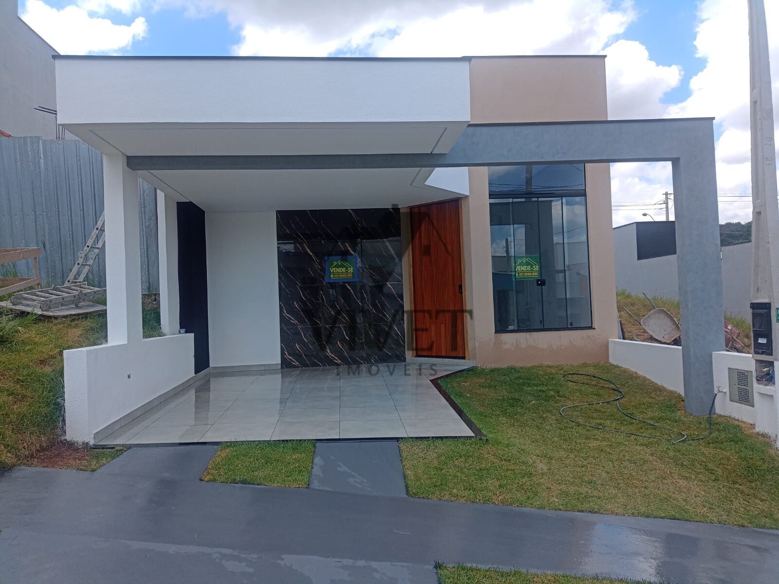 Casa de Condomínio à venda com 3 quartos, 117m² - Foto 1