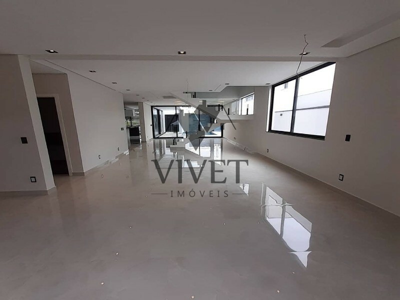 Casa de Condomínio à venda com 4 quartos, 370m² - Foto 1