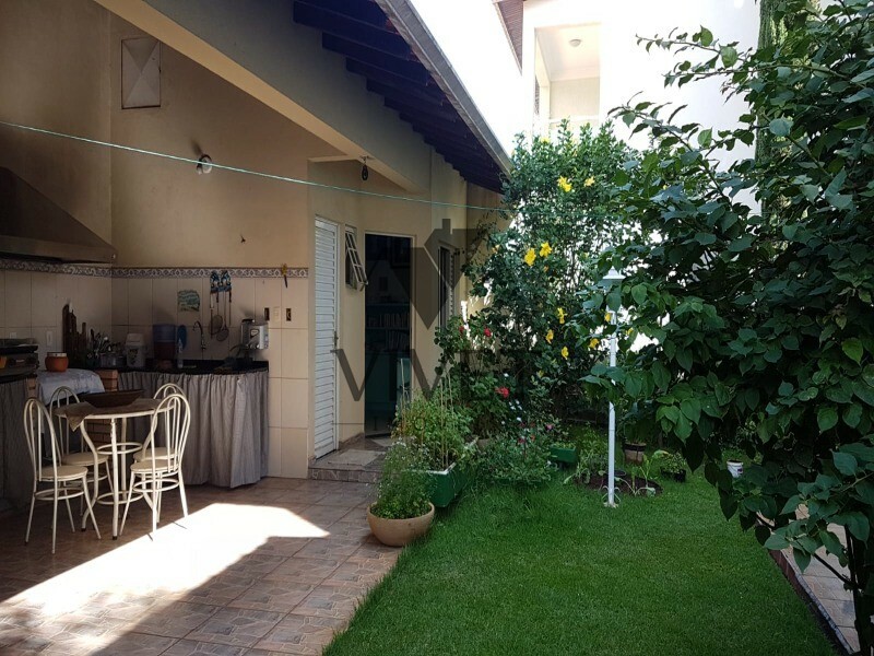 Casa de Condomínio à venda com 3 quartos, 243m² - Foto 2