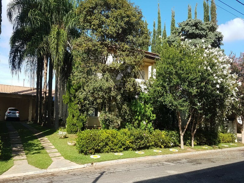 Casa de Condomínio à venda com 3 quartos, 243m² - Foto 1