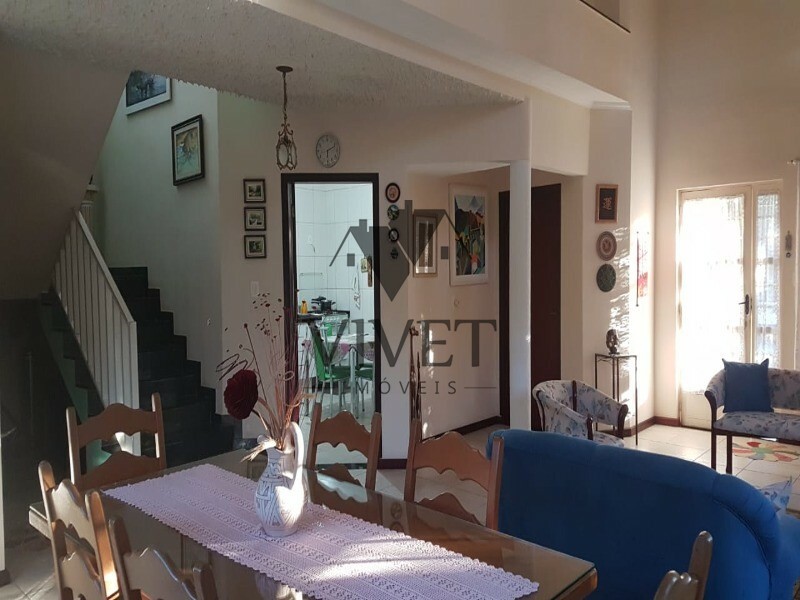 Casa de Condomínio à venda com 3 quartos, 243m² - Foto 4