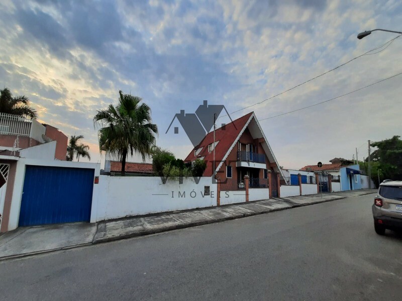 Casa à venda com 3 quartos, 400m² - Foto 2