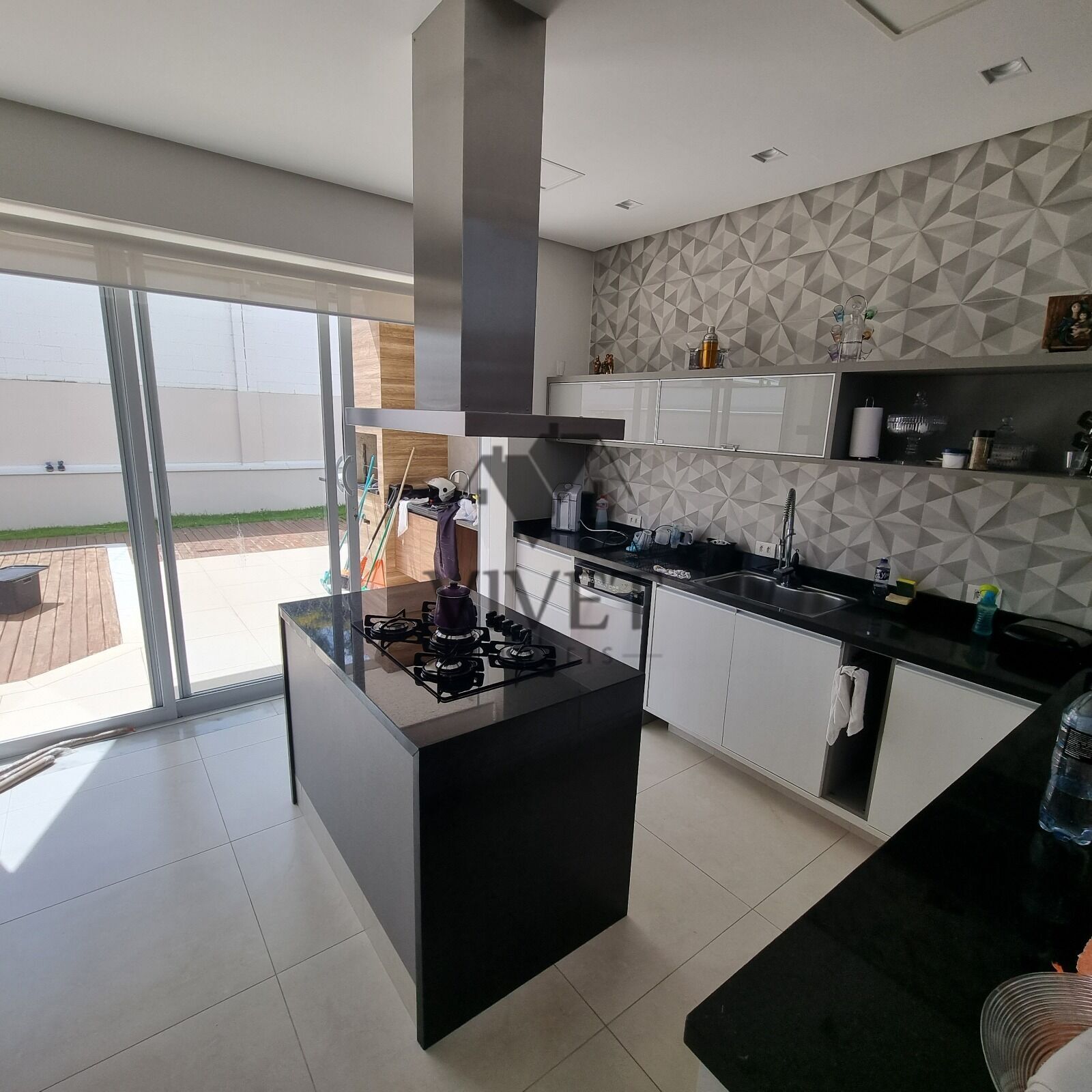 Casa de Condomínio à venda com 3 quartos, 321m² - Foto 4