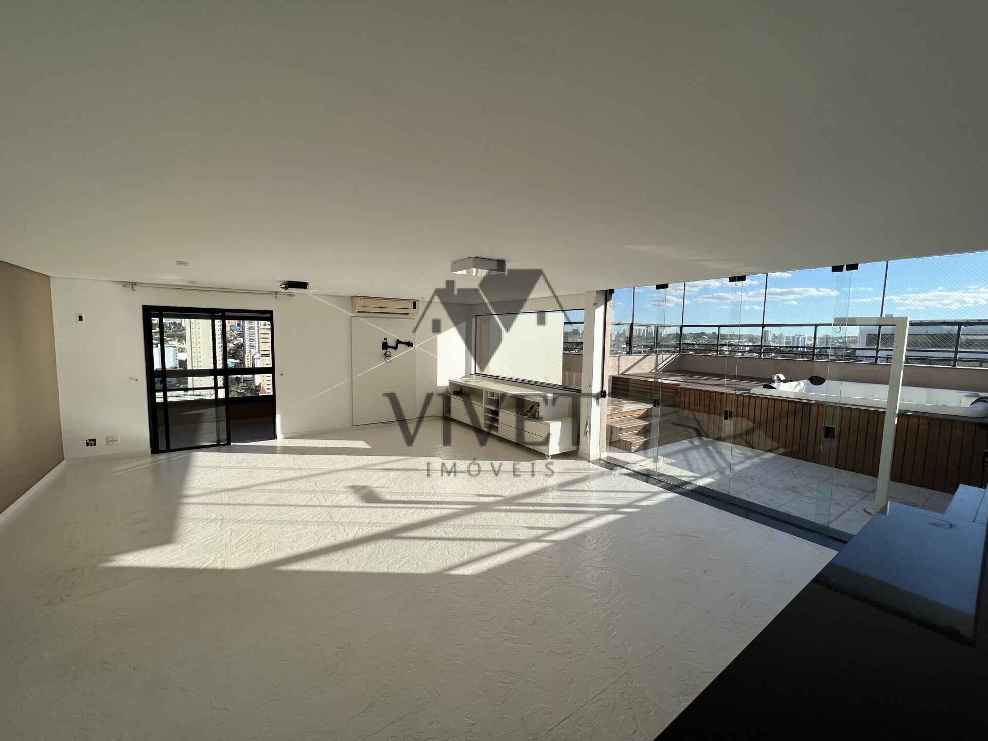 Apartamento à venda com 3 quartos, 244m² - Foto 2