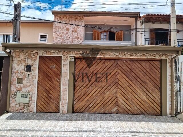 Casa à venda com 3 quartos, 162m² - Foto 1