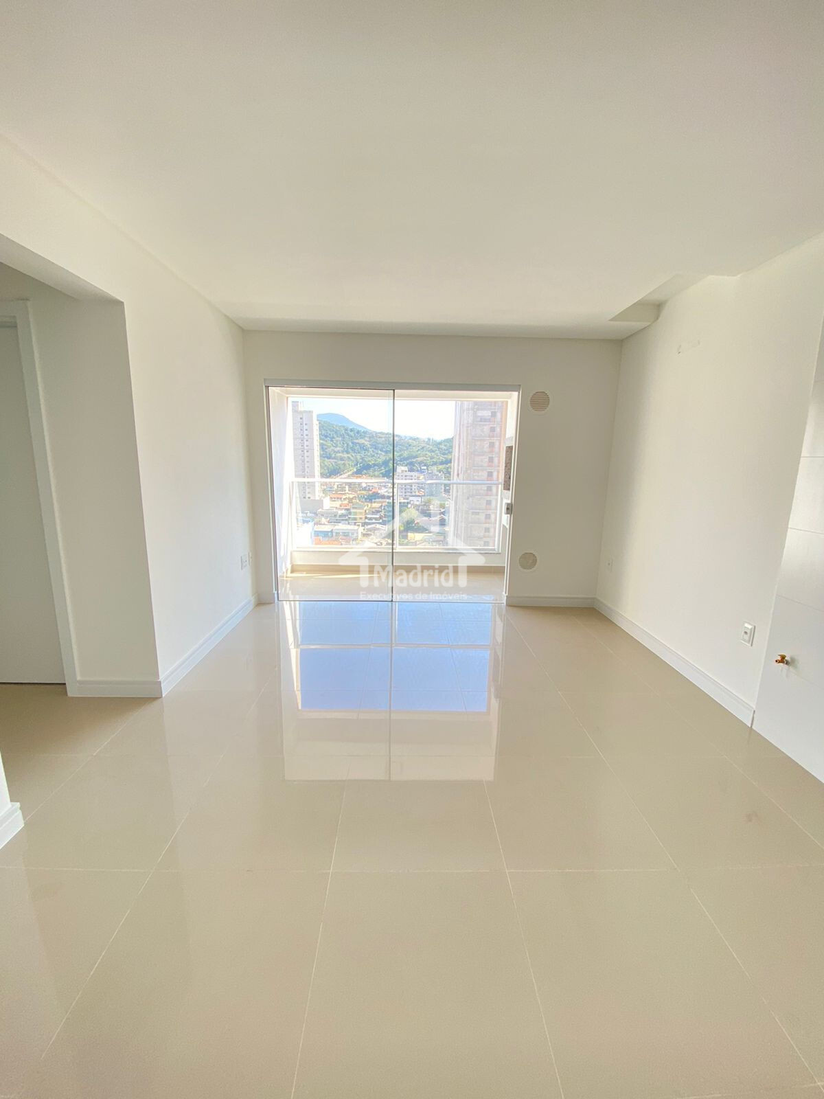 Apartamento à venda com 2 quartos, 56m² - Foto 3