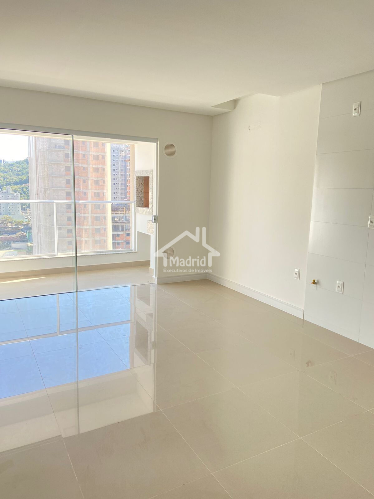 Apartamento à venda com 2 quartos, 56m² - Foto 4