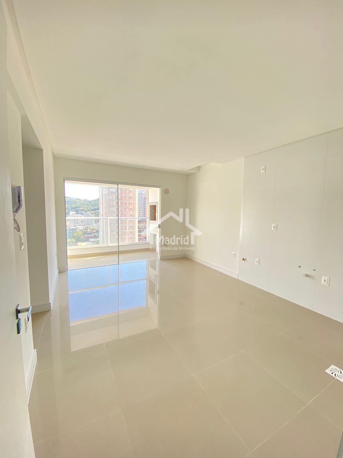 Apartamento à venda com 2 quartos, 56m² - Foto 2