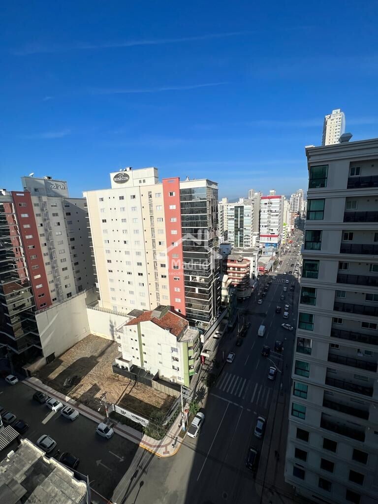 Apartamento à venda com 4 quartos, 222m² - Foto 12