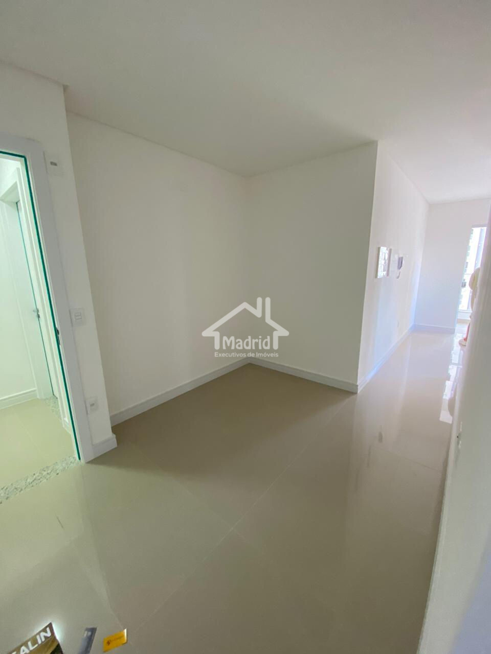 Apartamento à venda com 2 quartos, 56m² - Foto 3