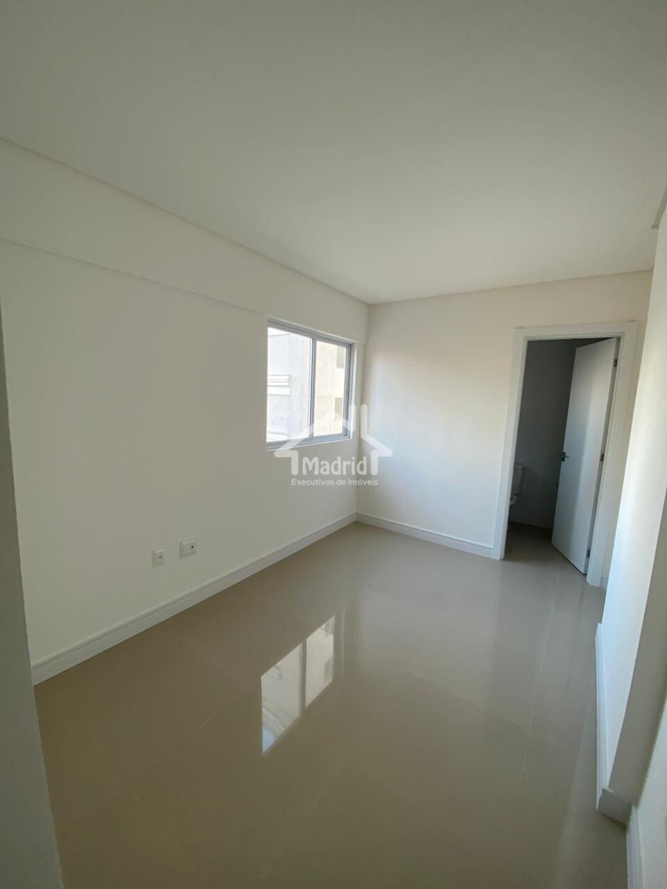 Apartamento à venda com 2 quartos, 56m² - Foto 2