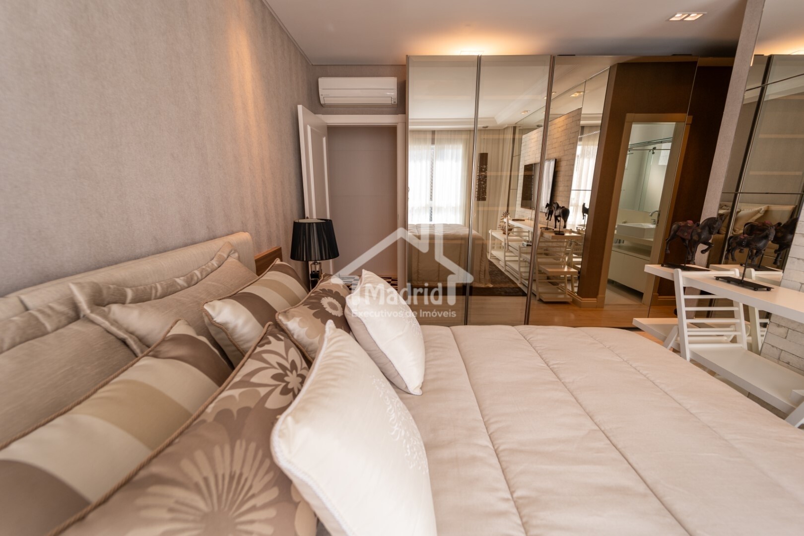 Apartamento à venda com 4 quartos, 270m² - Foto 43