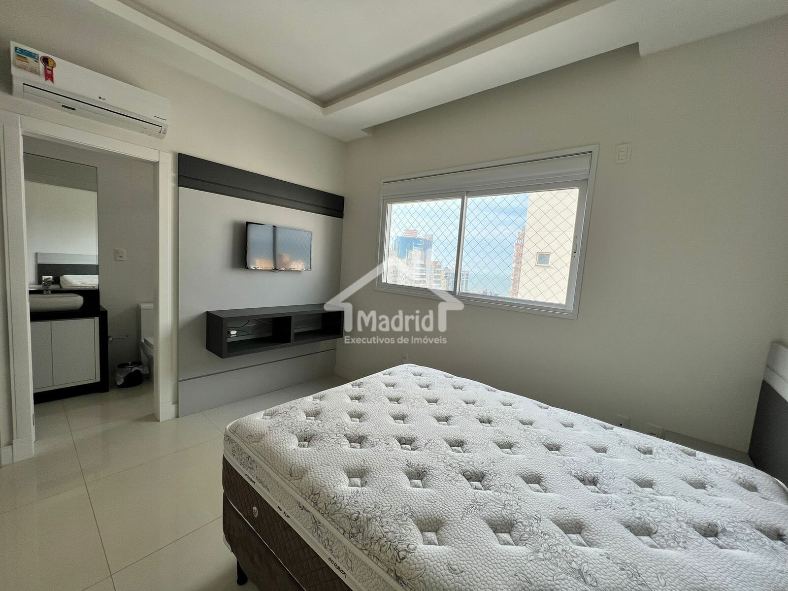 Apartamento à venda com 4 quartos, 180m² - Foto 8