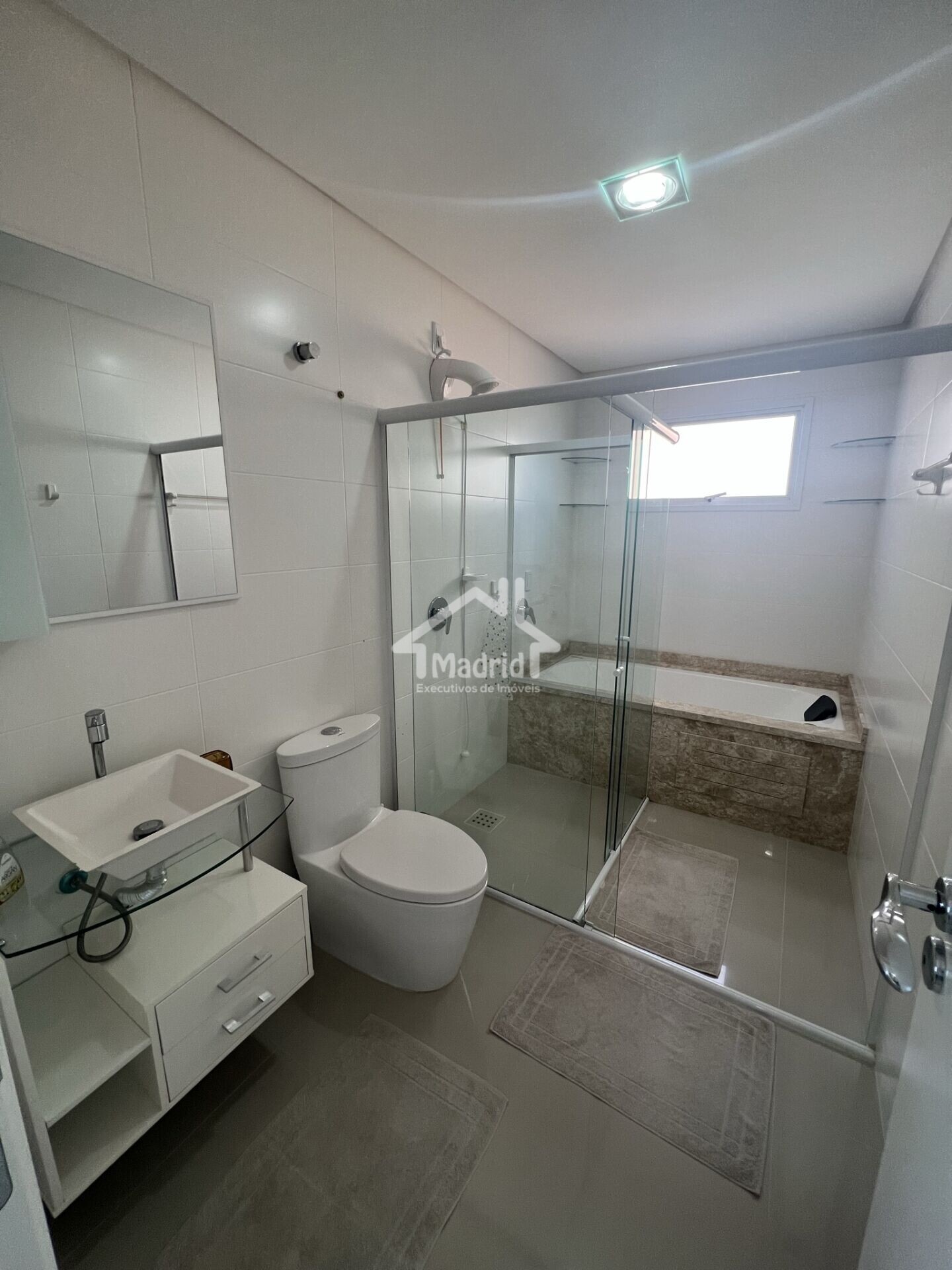 Apartamento à venda com 3 quartos, 134m² - Foto 17