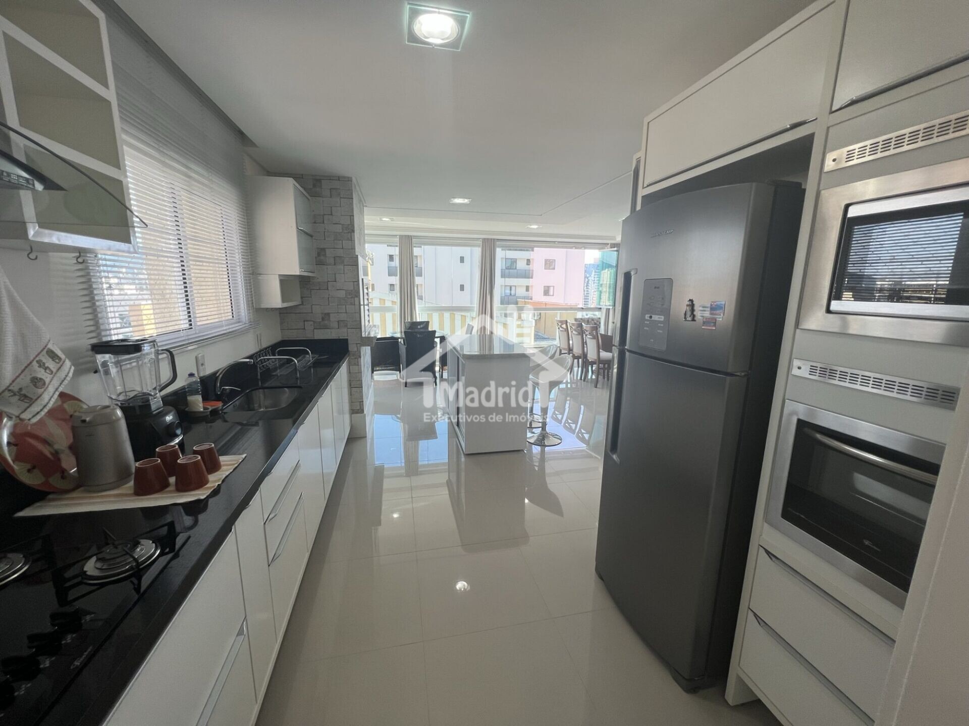 Apartamento à venda com 3 quartos, 134m² - Foto 9