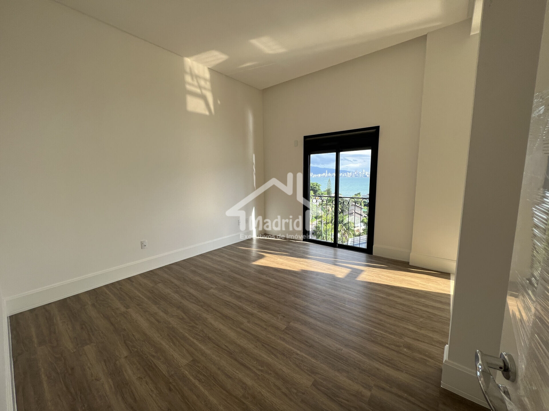 Apartamento à venda com 4 quartos, 168m² - Foto 8