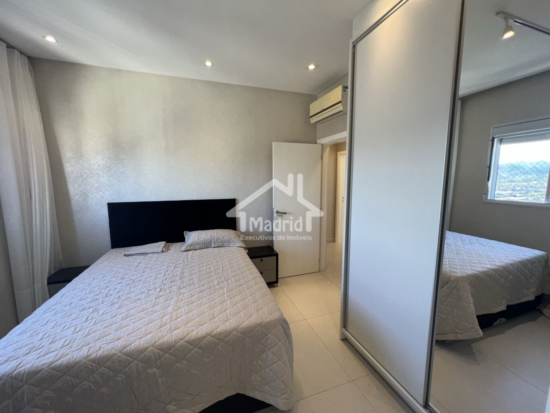 Apartamento à venda com 3 quartos, 136m² - Foto 10