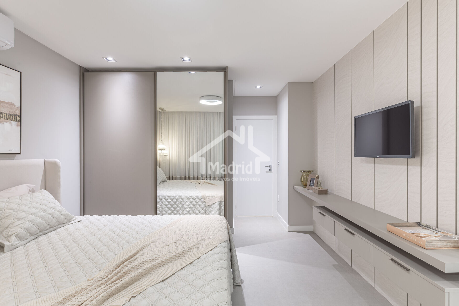 Apartamento à venda com 3 quartos, 137m² - Foto 12