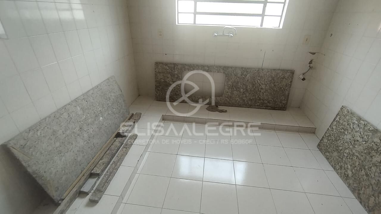 Sobrado à venda com 2 quartos, 290m² - Foto 14